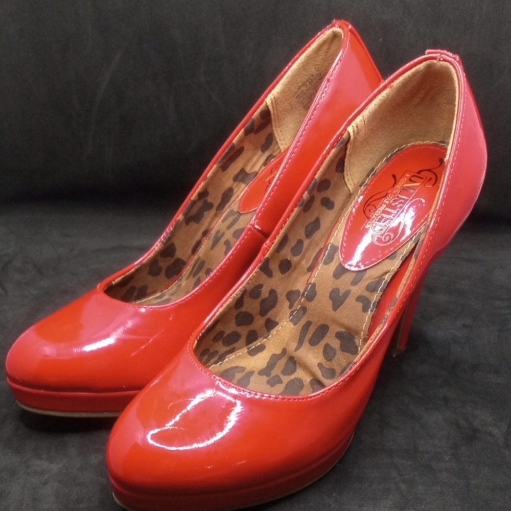 Kenneth Cole Unlisted Red Glossy Heels Pumps